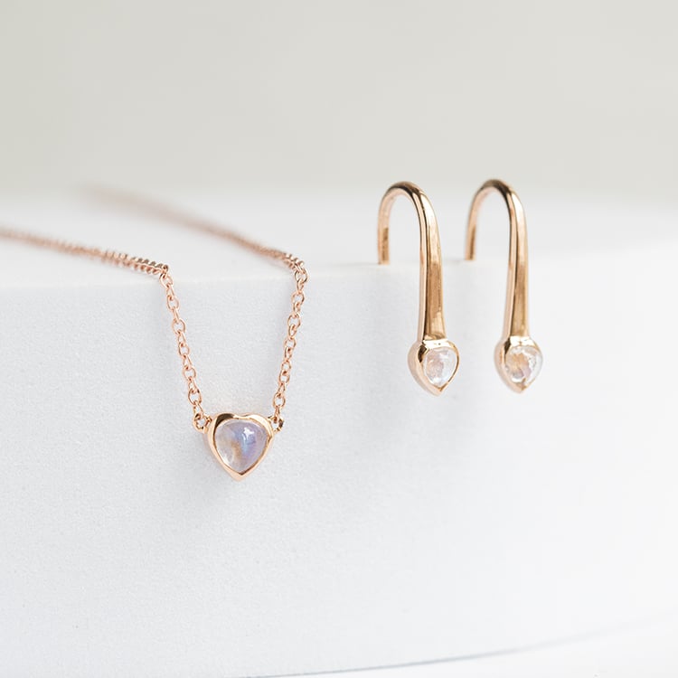 Náhrdelník s měsíčním kamenem ve tvaru srdíčka Davila 145406