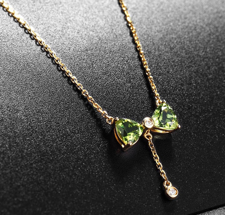 Zlatý náhrdelník s olivíny a diamantem 9815