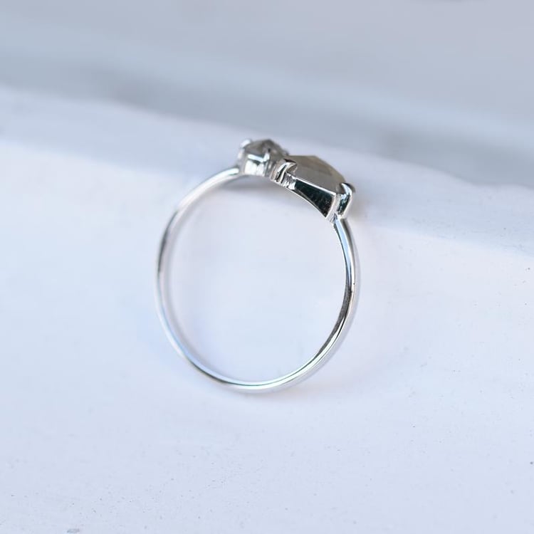 Zlatý prsten se superman a šedými diamanty 48997