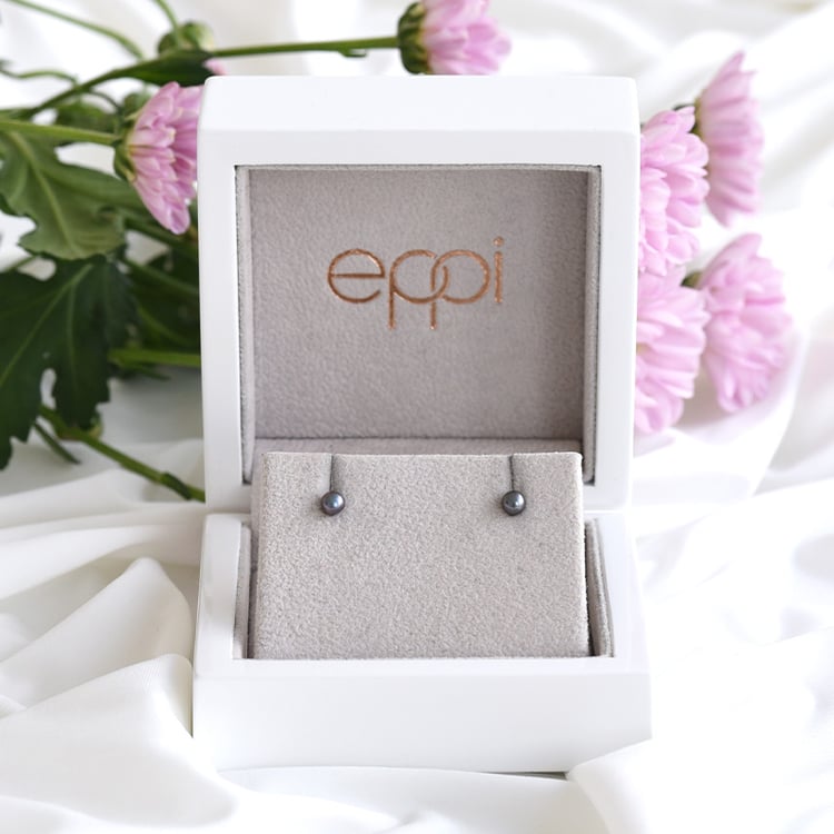 Minimalistické náušnice s černými perlami ze stříbra 83232