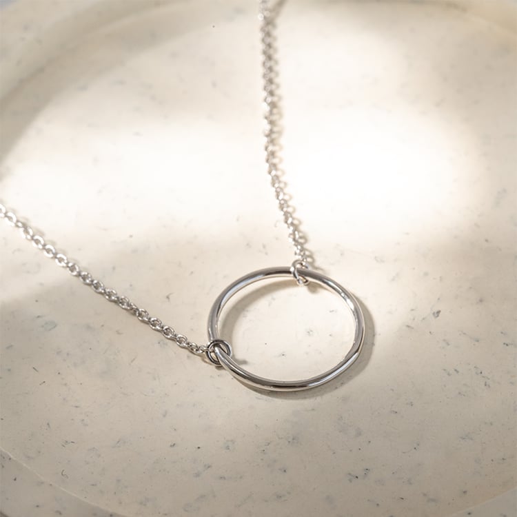 Zlatý náhrdelník minimalistického tvaru Karma 121222