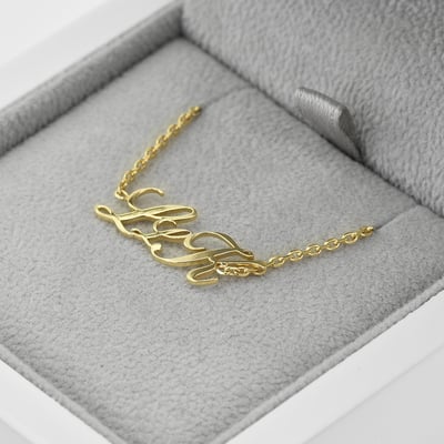 Náramek s písmenky