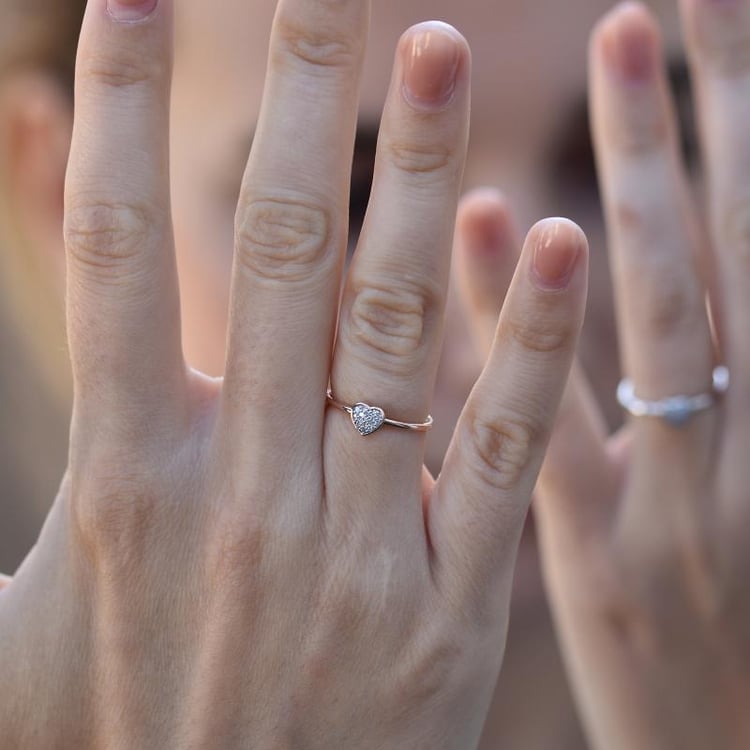 Stříbrný prsten ve tvaru srdce plný lab-grown diamantů Ubline 104644