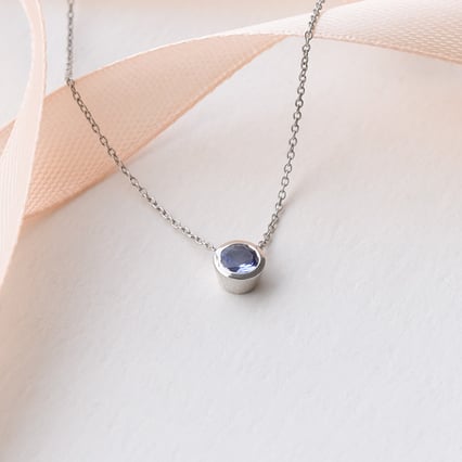 Stříbrný náhrdelník s modrým tanzanitem Jonie