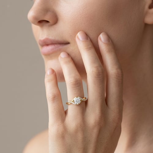 Zásnubní prsten s postranními diamanty Ophir