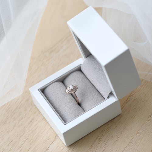 Zlatý prsten s moissanitem a lab-grown diamanty Deizy