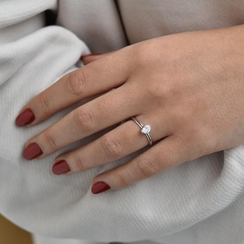 Zásnubní prsten s oválným diamantem Princeta