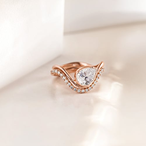 Atypický zásnubní prsten s pear diamantem Kylie