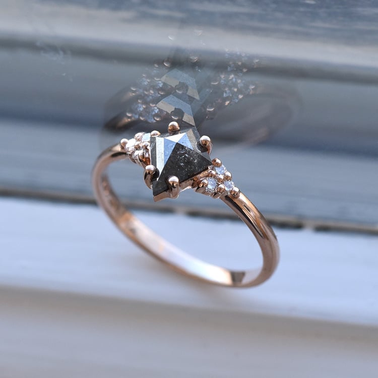 Prsten se salt and pepper diamantem ze zlata 80952