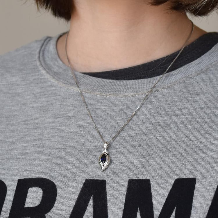 Náhrdleník se safírem 23075