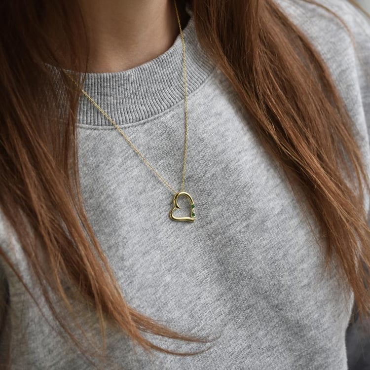 Stříbrný přívěsek srdce se smaragdy a diamantem Tanish 103573