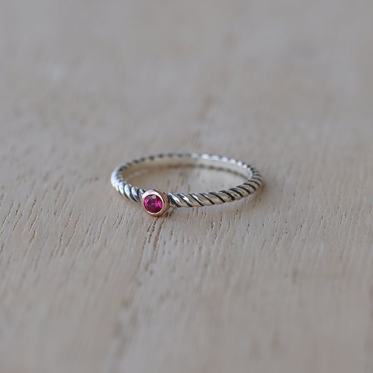 Prsten s rubínem 65561