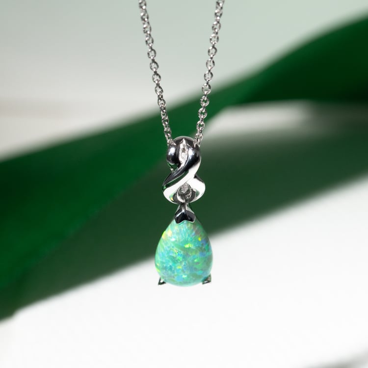 Stříbrný přívěsek s opálovou kapkou Shrimati 130479