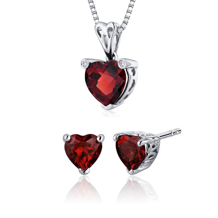 Stříbrná kolekce s granáty