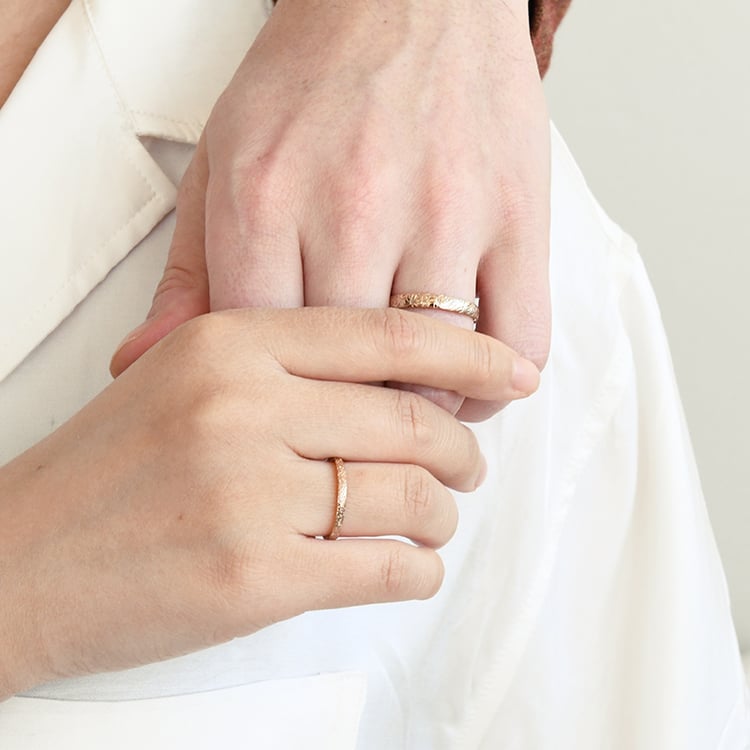 Snubní prsteny s ruční rytinou květin Willis 118348