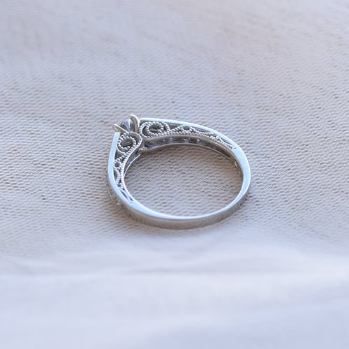 Zlatý vintage zásnubní prsten plný diamantů Keran