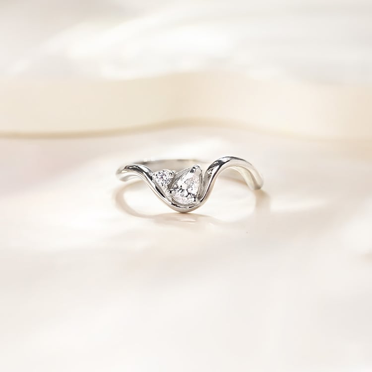 Zásnubní prsten s pear lab-grown diamantem 154950