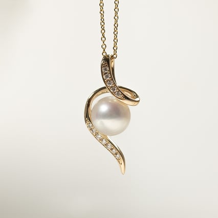 Přívěsek s perlou a diamanty Acanda