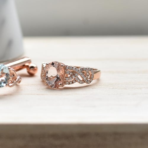 Zlatý prsten s oválným morganitem a diamanty Lamah