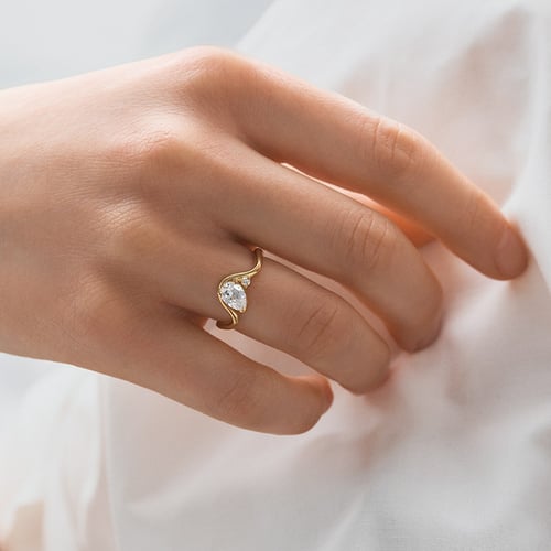 Vlnitý zásnubní prsten s pear lab-grown diamantem Mirjana