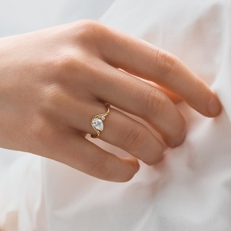 Vlnitý zásnubní prsten 154953