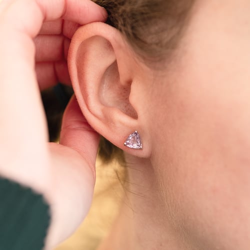 Minimalistické stříbrné náušnice s fialovým ametystem Nellie