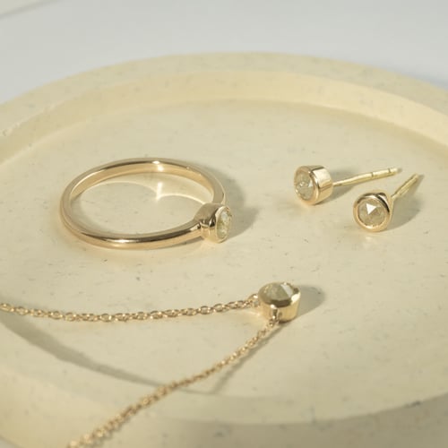 Minimalistické bezel náušnice se salt and pepper diamanty Tofine