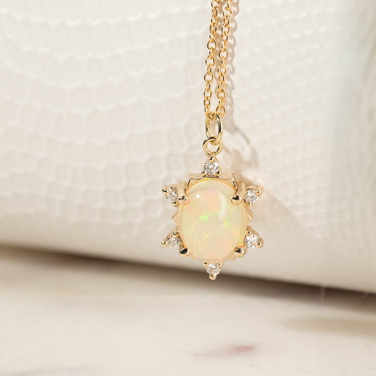 Přívěsek s oválným opálem a diamanty Sole 135505