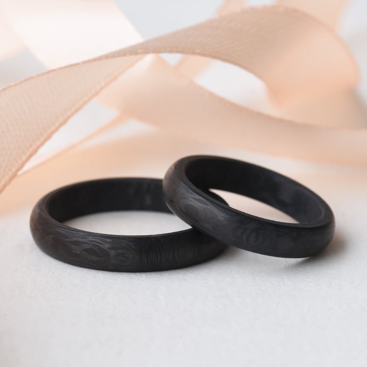 Půlkulaté snubní karbonové prsteny 77394