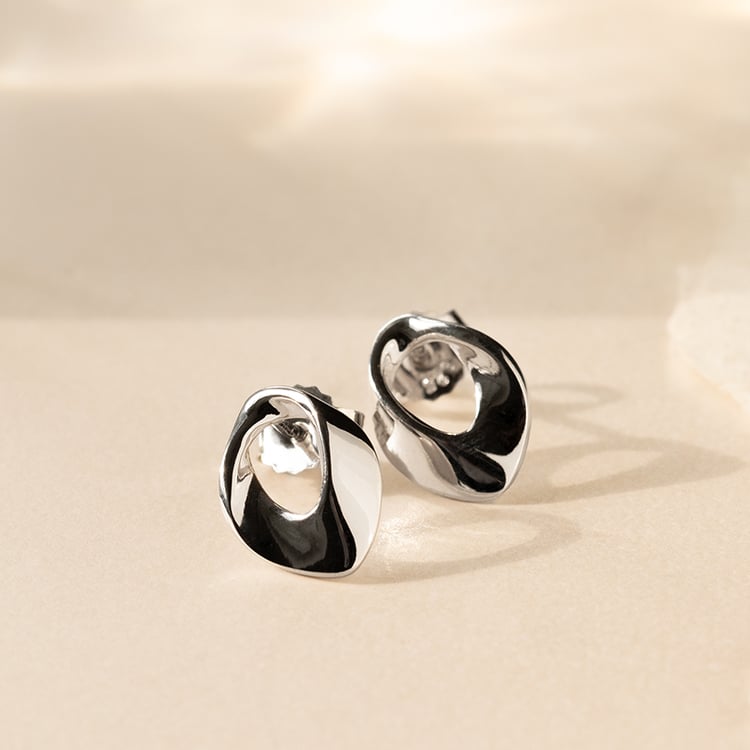 Elegantně tvarované stříbrné náušnice Shreya 138989