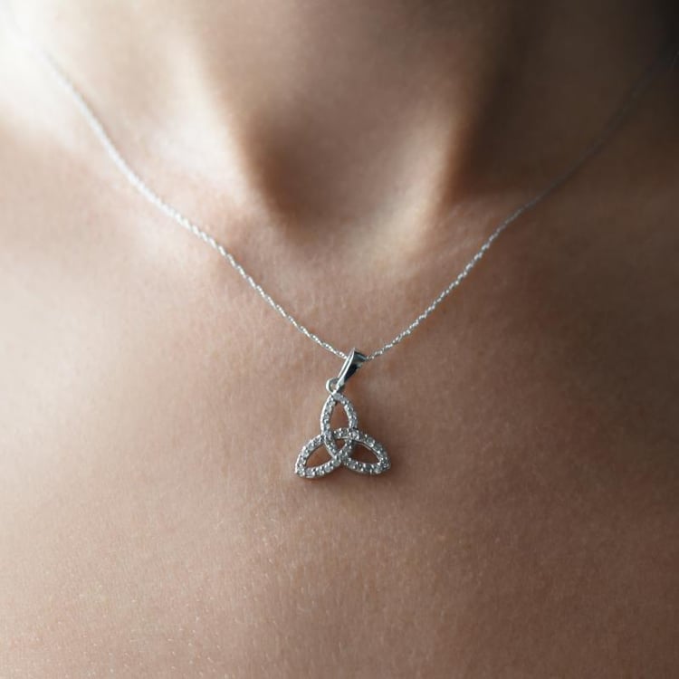 Náhrdelník s diamanty 13843