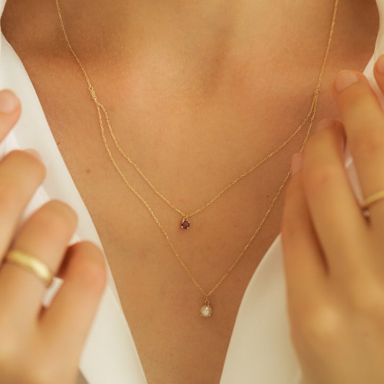 Zlatý náhrdelník s perlou a rubínem Auburn 144365