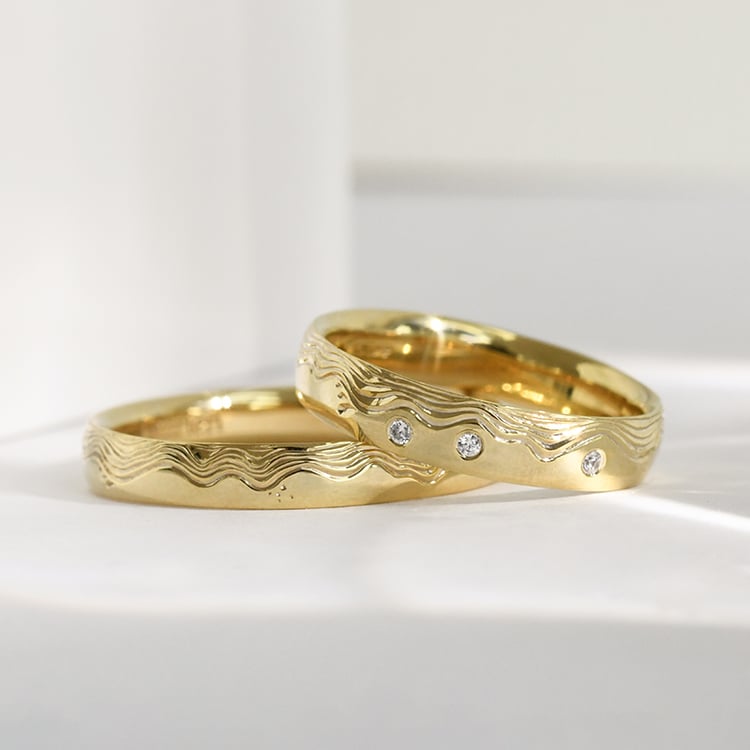 Snubní prsteny s ruční rytinou vln a diamanty Laurien 118343