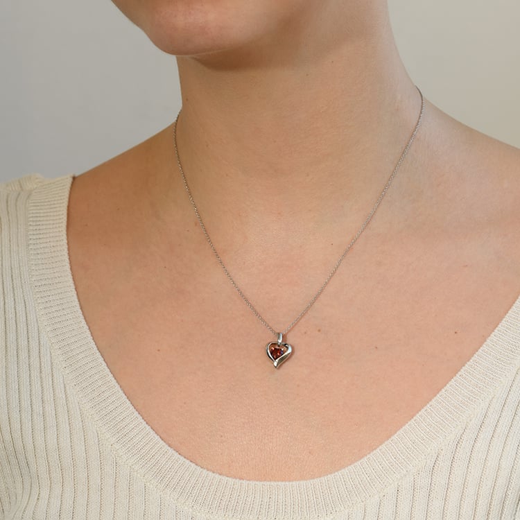 Granátové srdíčko ve stříbrném srdci Lovelyn 132809