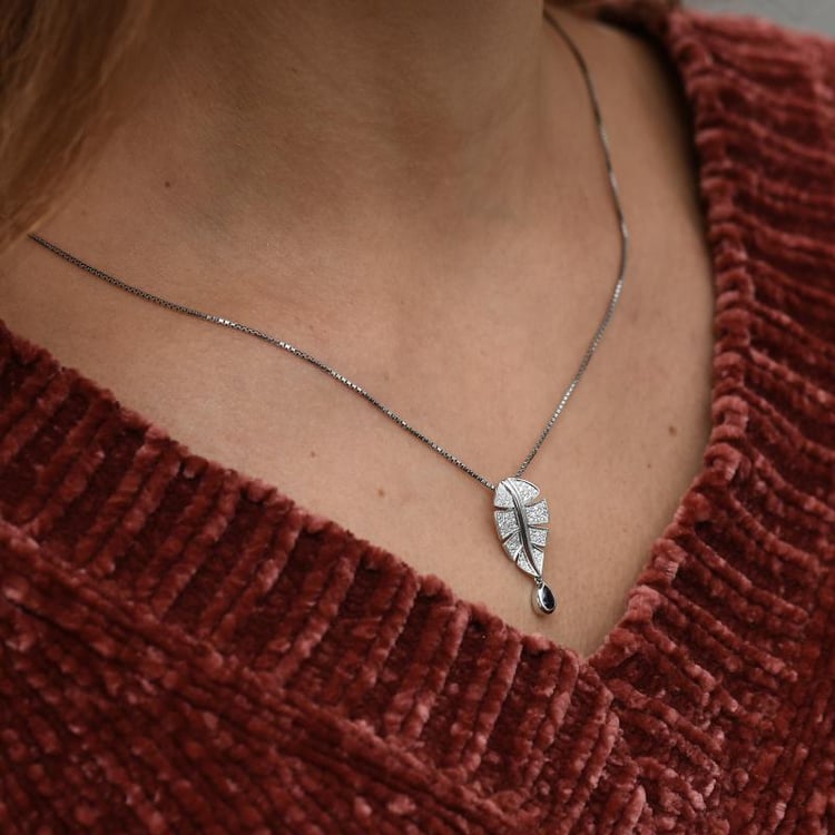 Stříbrný přívěsek se safírem 50046