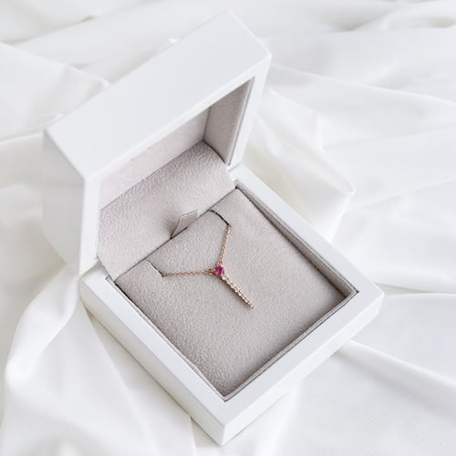 Atypický náhrdelník s rubínem a diamanty Zaiden