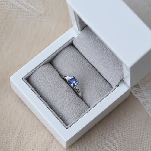 Zlatý prsten s tanzanitem a diamanty Essa