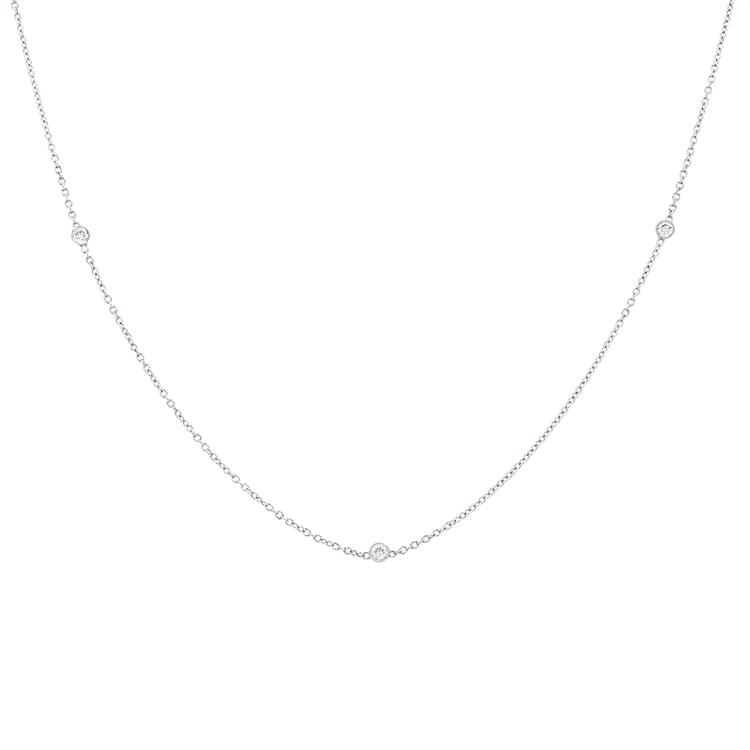 Jemný zlatý náhrdelník se třemi diamanty