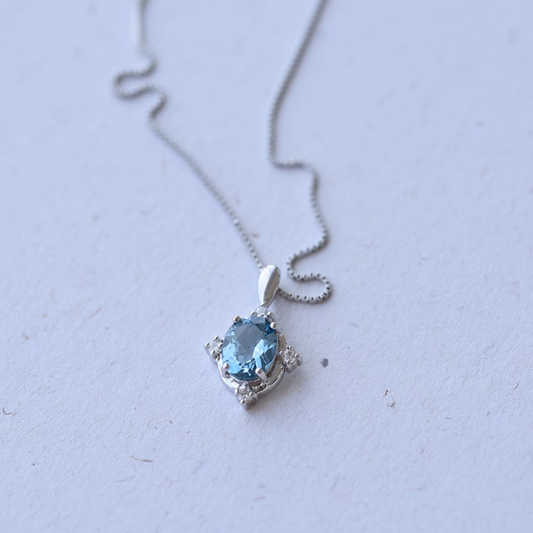 Topazový stříbrný náhrdelník 63825