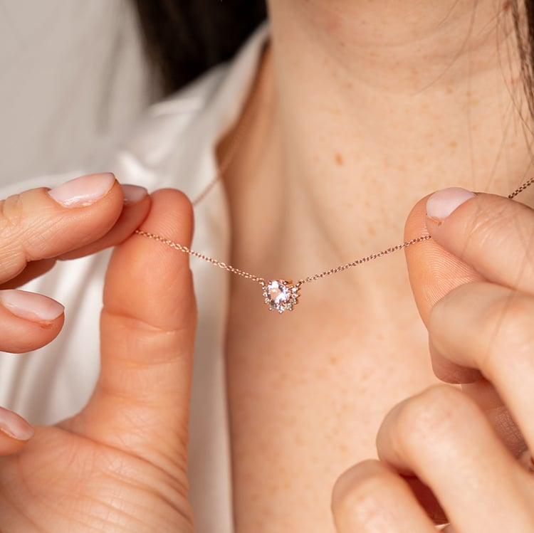 Zlatý náhrdelník s morganitem Alayna 118295