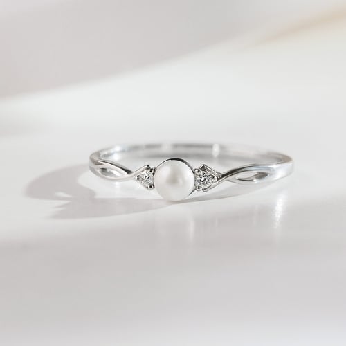 Elegantní zlatý prsten s perlou a diamanty Azana
