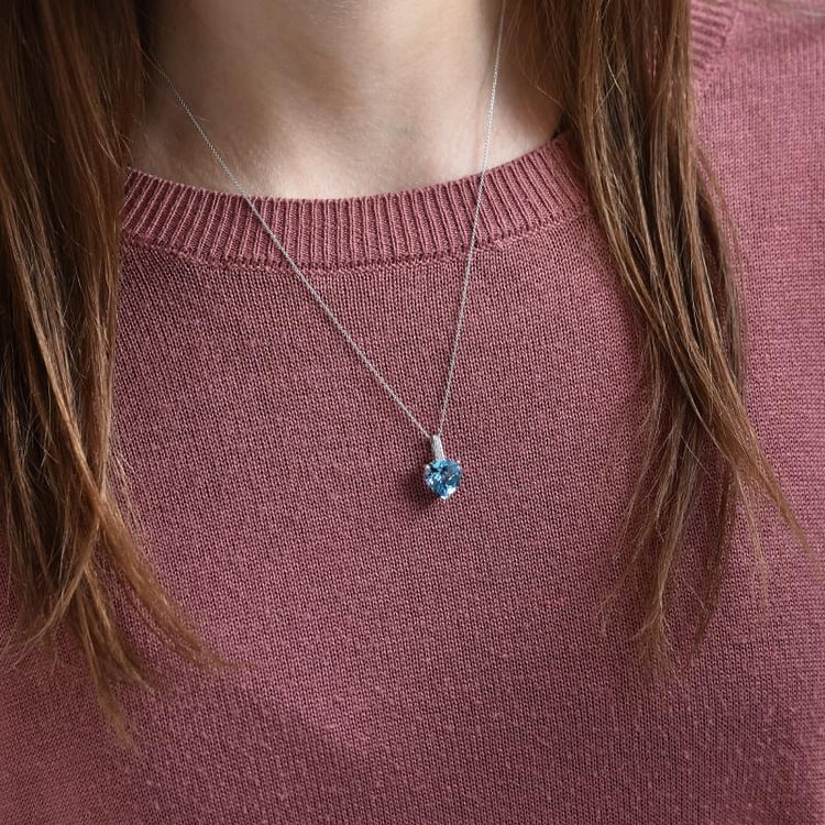 Zlatý přívěsek s topazem 32667