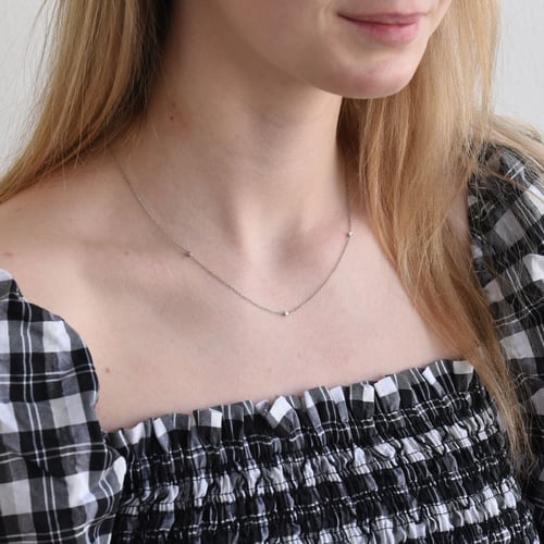 Jemný zlatý náhrdelník se třemi diamanty Pekko