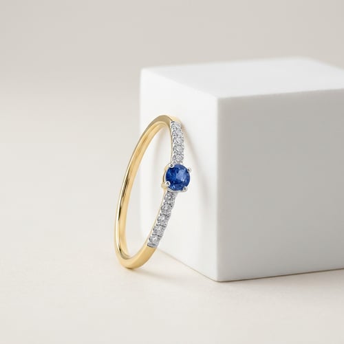 Stříbrný prsten s modrým safírem a postranními lab-grown diamanty Mikey