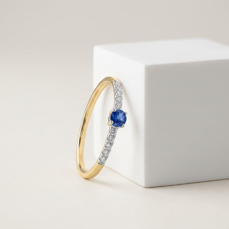 Stříbrný prsten s modrým safírem a postranními lab-grown diamanty Mikey 169233