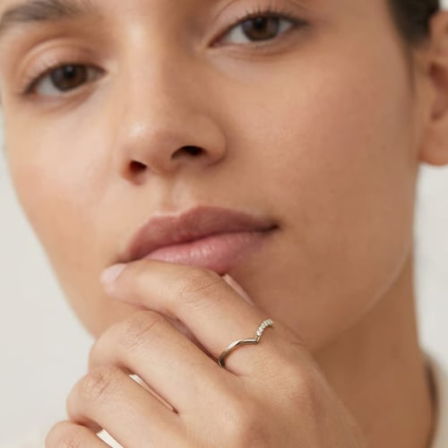 Vykrojený eternity prsten s lab-grown diamanty z oříškového zlata Annelisa