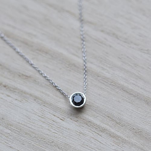 Stříbrný náhrdelník s černým diamantem Jonie