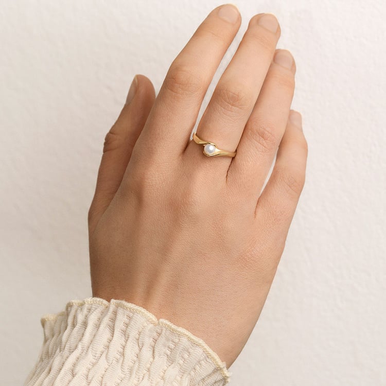 Zlatý zásnubní prsten s perlou Sharvari 153834