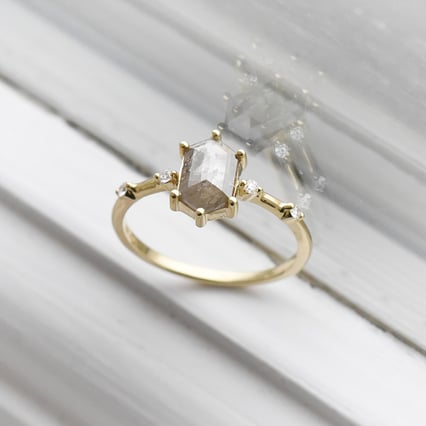 Prsten s hexagon salt and pepper diamantem Justine