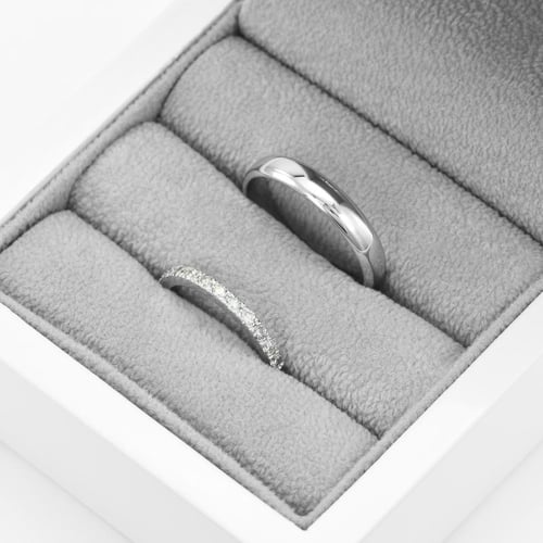 Dámský diamantový eternity prsten a pánský půlkulatý snubní prsten Lowum
